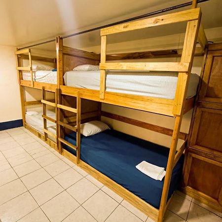 Hostal El Rio Леон Экстерьер фото
