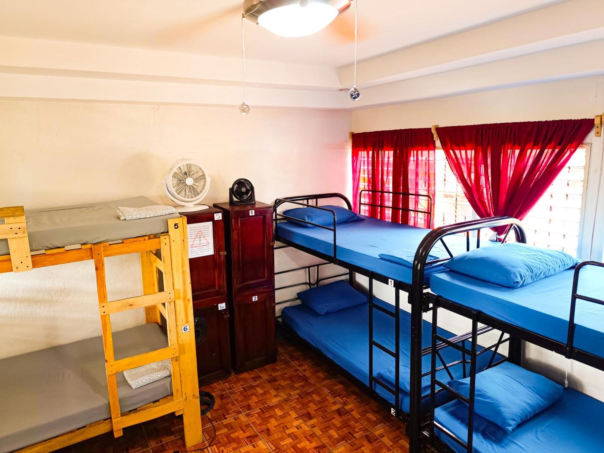Hostal El Rio Леон Экстерьер фото