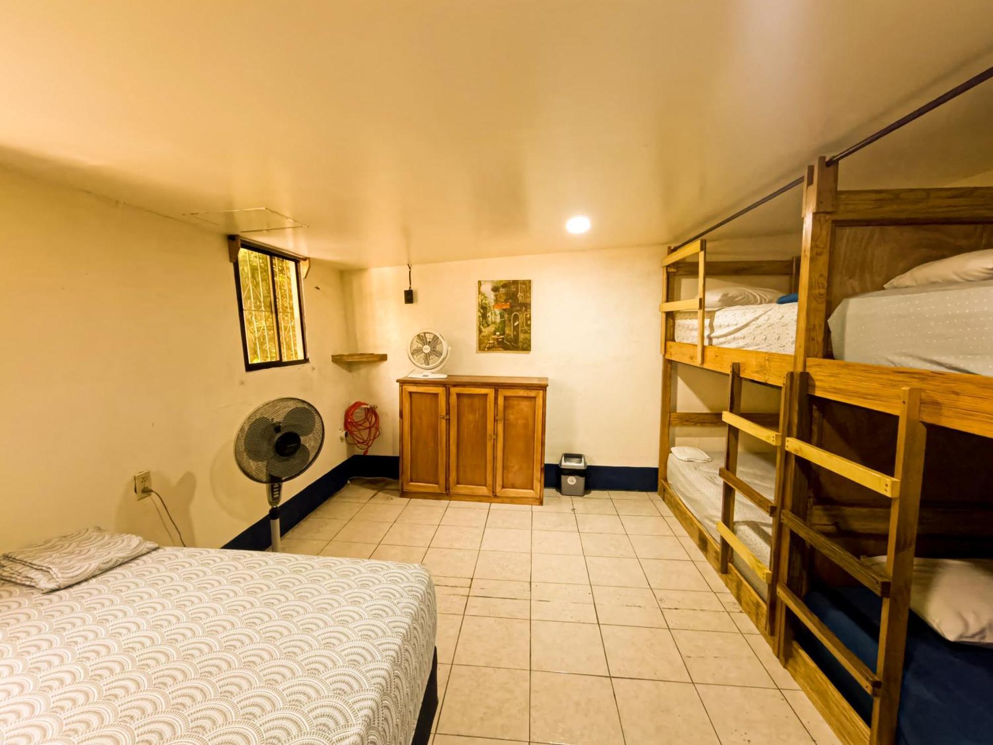 Hostal El Rio Леон Экстерьер фото